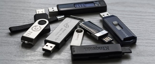 usb-накопитель подвергается воздействию солнечных лучей